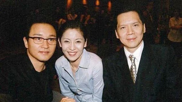 好牛 向太曝张国荣不是因抑郁症自杀，最后一通电话内容公开，她内疚了22年